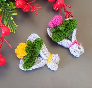 29K views · 258 reactions | make fridge magnets for mother's day mini crochet bouquet of roses | Knitter | Facebook