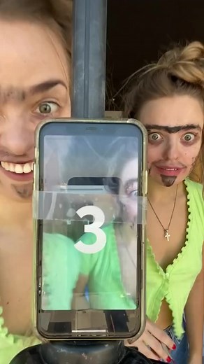 de nuestra versión del trend 😝🥳❤️This is our tutorial HAHAHAHHAHA #tutorial | twinmelody