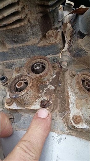 shovelhead lifter block screws #harleydavidson #hotrod #shovelhead#harleydavidsonshovelhead