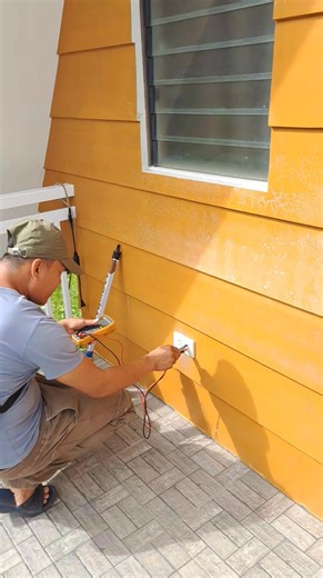 📍 Site Inspection – Antipolo City ⚡️ Bago ang solar installation, mahalaga ang maayos na site inspection. Sa video na ito, chine-check namin ang actual voltage ng outlet para masigurado na: ✅ Stable at safe ang electrical supply ✅ Tama ang system design ✅ Iwas aberya sa installation ✅ Mas siguradong performance ng solar system 📊 Quality inspection = Quality savings Handa na kami i-design ang pinaka-akmang Smart Solar Solution para sa bahay ninyo. 💬 Message us for FREE site inspection 🌞 One d