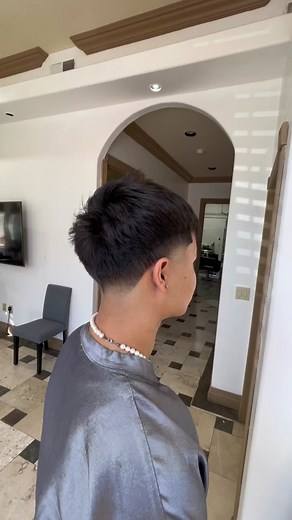 Platinum Transformation 😮‍💨 Full head lightening using ny fave @schwarzkopfprofessional blonde me lightener to get the best most even lift 🙌🏼 What do you all think of this color change 🧐 #viral #viraltiktok #fyp #foryoupage #explore #explorepage #platinum #transformation #mensplatinumhair #schwarzkopf #texas #ep #ephairstylist