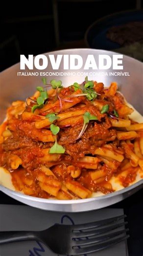 Maior guia do Rio: onde comer, se hospedar e curtir on Instagram: "ITALIANO SECRETO COM COMIDA INCRÍVEL O NELLA CUCINA é um achado maravilhoso que descobrimos em Ipanema 🍝 🇮🇹 Passando pela portinha, você entra em um universo italiano e tem uma experiência incrível de sabores. 🍕 Massas e pizzas maravilhosas, entradas que deliciosas e sobremesas que dão água na boca só de olhar. 🍷Tudo isso companhado de um bom vinho ou drink, para uma experiência perfeita! E se você já era fã do Mia Cucina qu