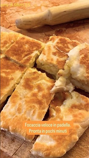 Focaccia veloce in padella. Senza lievito #focacciainpadella #cucinafacile #giallozafferanoricette