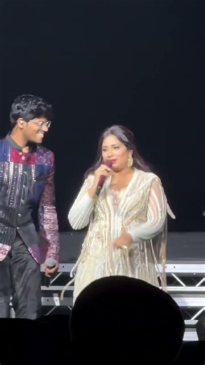 Jhalla Wallah live performance in The O2 london by Shreya Ghosal #indiansinger