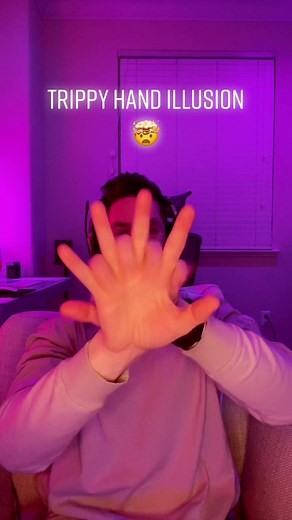 Can you tell what’s happening with my hands❓Look closely 🧐 #handtrick #handchallenge #handdance #illusions #mindtrick