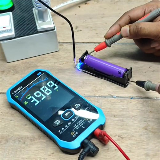 Make a lithium battery charger #electronicsideabd #electrician #battery