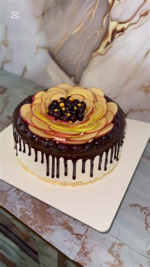 Bien le bonjour, voici un sublime gâteau aux fruits pour toute vos commandes contactez le 061526204 @Cake univers 242 @Candy pastry