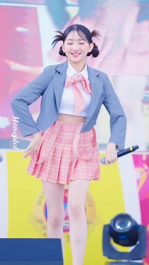 M သည် TikTok ပေါ်တွင် ရှိသည်