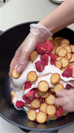 If you want the snowflake cake to be delicious, you have to be willing to add a lot of ingredients!