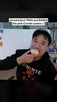 cookie expert tries crumbl cookies 🔥