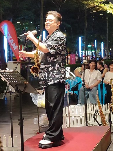 Masterful Live Saxophone Performance at Husheng Music Art Center