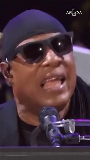 Stevie Wonder e a magia de 'Isn't She Lovely' encantando gerações. 💖🎤