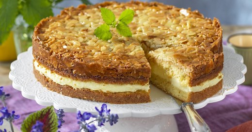 Lyxig toscakaka med vaniljkräm och lemon curd