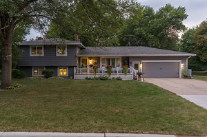 804 W Circle Dr, Montgomery, MN 56069 - MLS 6431879 - Coldwell Banker