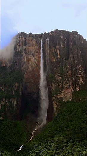 Descubre la magia de Canaima y la imponente caída del Salto Ángel ✨🌿