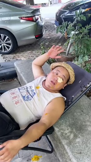 1.4K reactions · 35 shares | Unexpected move! Laughed so hard my stomach hurts! 藍 #UnexpectedMove #comedy #reel #me #reelvideo | ChinkyChinku | Facebook