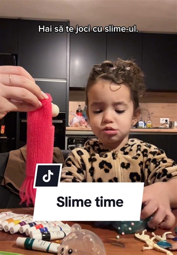 Ne jucăm cu slime și pictăm alături de râma roz 💕 TikTok
