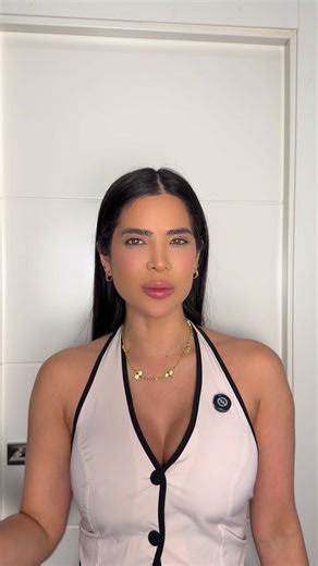 Jessi Rios on Instagram: "La verdad incómoda: el colágeno no es magia en polvo. Si tu cuerpo está inflamado, deshidratado o exhausto, no importa cuánto colágeno tomes… tu piel no puede usarlo. La piel no rejuvenece por productos aislados, rejuvenece cuando el cuerpo tiene las condiciones correctas. Por eso los cambios reales se ven cuando trabajas desde adentro, con intención y estructura. ✨ En Rejuvenece 5 años en 21 días te enseño cómo activar colágeno real, no promesas."