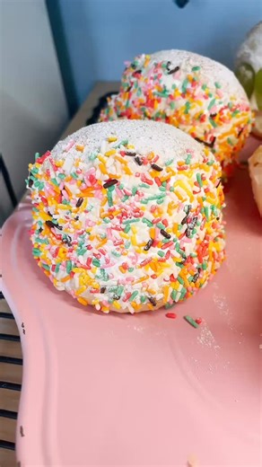 Cocofuwat on Instagram: "・ おはようございます♡ とってよ気持ちの良い天気ですね❣️ 秋冬の新商品のご案内 ・くるみチョコ ・いちじくとクリームチーズ ・カマンベールソーセージピザ ・シャインマスカットマリトッツォ（きまぐれ） ・モンブランクロワッサン（本日午後より販売） いちじくとクリームチーズは売り切れが早い事があります❣️ご予約もオススメです😊 ・ ⭐️ブール この大きな丸いパンは、cocofuwatで焼いている一升パンと同じパンです❣️ たまご・乳・油脂などの動物性食品を使用せずヴィーガン対応のパンです。小さなお子様でも食べやすい中はフワッフワ❣️ そのままでも焼いても⭕️中がフワッフワなのでフレンチトーストにするのもとてもオススメです😍 スライスもしていますので、お声がけ下さい😊 ・ 本日もたくさんご用意してお待ちしてまーす♪✨ #cocofuwat"