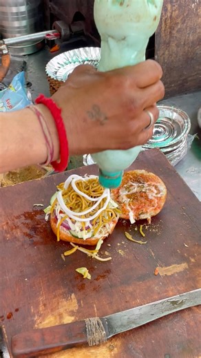 Tasty Veg burger only 25rs ni bharatpur #viral #food #yummykhana #foodie #indianfood #shorts