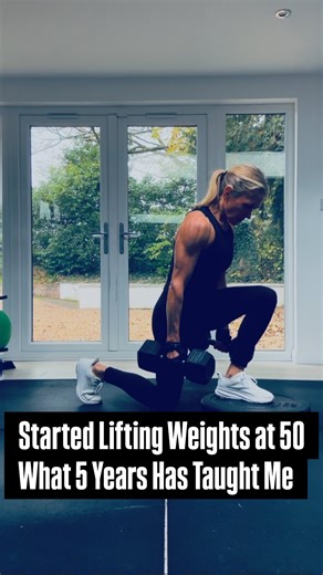 The truth about getting strong in midlife? There’s no secret trick or miracle workout. Strength comes from showing up, doing the basics well, and repeating them consistently. I didn’t start lifting until 50, in the middle of menopause. At 55, I’m still building strength. This is what that actually looks like for me: 👉 Training the same muscle groups every week: chest, back, shoulders, arms, legs, core 👉 Working fundamental movement patterns: push, pull, squat, hinge, lunge, carry 👉 Lifting we