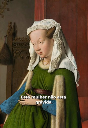 O inventário do altar. 💍⚖️ Isto não é um retrato de casamento. É um inventário de bens assinado por uma testemunha ocular em 1434. Repare que Jan van Eyck não pintou uma cena de amor, mas um contrato jurídico onde o luxo grita em cada detalhe. Observe a mão erguida de Giovanni Arnolfini: o gesto não é um aceno, é um juramento legal. Dos tamancos no chão às laranjas caras na janela, tudo aqui é uma exibição de posse. O xeque-mate está no espelho ao fundo, onde o próprio Van Eyck se reflete entra