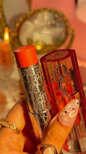 Dani | Beauty & Skincare on Instagram: "Dior Rosy Glow Blush Stick 🩰🪽✨ This is such a beautiful buttery formula 💖 it’s buildable and easy to blend 🤌🏻 it leaves such a gorgeous glow ✨ 🦢 Shade in 077 Candy — Está formula es súper cremosa, construible y muy fácil de difuminar 💖 estoy obsesionada con el acabado radiante que deja 🎀 #dior #grwmreels #makeuptrends #naturalmakeup #pinkpinkpink #coquette #bows #girlymakeup #lipstick #diorblush #gisou #colorrose #sephorasale #cutemakeup #coquettea