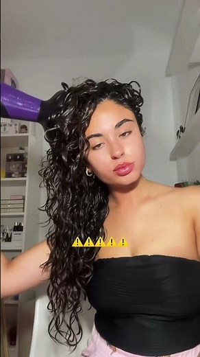 Tutorial on how to get volume in curly hair without frizz ✨👩🏽‍🦱 #short #shorts #PILIbeauty