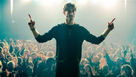 Gourou : où et quand voir le film avec Pierre Niney ? - Actualités Cinémas Pathé