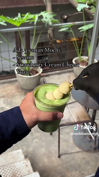 Menu Kolaborasi Matcha dan Mochi di Rochi Bandung
