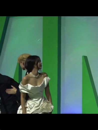 Встреча Дженни и Ёнджуна на MMA... следующая часть⏩ @VJ-STUDIO 🇰🇷🇰🇬 #jenniekim #blackpink #yeonjun #txt #mma