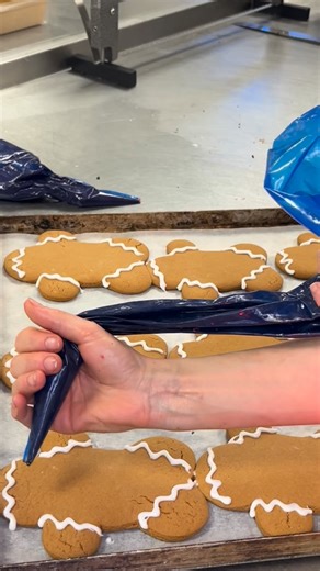 “Do you know the Gingerbread man?” Because Gingy himself just stepped out of Far Far Away, got a fresh icing glow-up, and is ready to make your Christmas magical ✨  Call: 01629814996  Email: headoffice@thebakewellbakery.co.uk #Gingy #ShrekVibes #DoYouKnowTheGingerbreadMan #NotTheGumdropButtons #ChristmasBakes #FestiveTreats #BakersOfInstagram #GingerbreadMan #thebakewellbakery #visitpeakdistrict | The Bakewell Bakery | Facebook