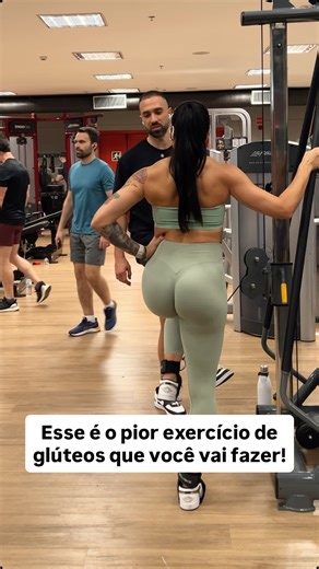 Diego Guerra | Treino Feminino on Instagram: "O EXERCÍCIO QUE EU INVENTEI E DESTRUIU 5 MILHÕES DE GLÚTEOS PELO MUNDO! Pare de achar que treino de glúteo é só BÚLGARO e ELEVAÇÃO PÉLVICA. EU INVENTEI ALGO PIOR! Se você quer o glúteo redondo e empinado que te faz parar o trânsito, você precisa de um treino que vá além do óbvio. Este é o exercício que eu criei, que viralizou com mais de 5 milhões de visualizações, e que eu uso com minhas alunas para LAPIDAR o glúteo médio e a parte alta do glúteo: E