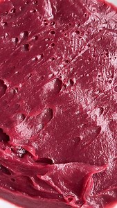 Raspberry ganache for macarons 💕 Natural color and delicious taste. Free recipe. #macarons | Everything Marina