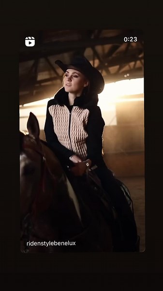 Ride with confidence and comfort. Horse Spirit hybrid jacket keeps you warm and lets you move freely, so you can feel your best in the saddle. Stay stylish, stay comfortable, and enjoy every moment of your ride. Explore more styles and find your perfect riding look at www.ridenstyle.be. #equestrianstyle #ridingfashion #equestrianlife #horsebackriding #ridersofinstagram #equestrianlifestyle #stylishrider #outdoorfashion #equestrianapparel #ridingjacket #horsebackriding #stablestyle #fashionforrid