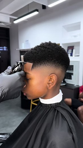 THE TRENDING PAGE #expertdebarber_gh #tiktokuk🇬🇧 #tiktokghana🇬🇭 #viraltiktok #video #barbershop #viral_video #fyp @₱ɆⱠⱠɆⱤ @Endurancegrand @STARGYAL @Amadou Elizabeth @KiDi