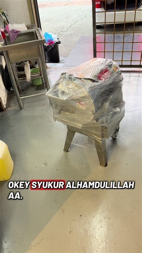 #waffiymesin #waffiyindustries #foodmachinerymalaysia #vegetablecutter #mesindapur Mesin Vegetable Cutter sampai terus ke dapur pelanggan 🔪🥕 Potong sayur lebih laju, sekata & kemas — jimat masa, jimat tenaga staff. Sesuai untuk dapur restoran, katering & pengusaha makanan skala besar. 📲 Nak tahu harga & spesifikasi? PM sekarang untuk konsultasi percuma.