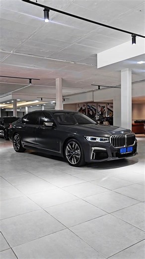 2022 BMW M760Li V12 33,000 km R1,749,000 Experience unmatched luxury and power with the BMW M760Li xDrive. Its twin-turbo V12 delivers effortless performance, while the cabin offers first-class comfort and cutting-edge technology — the ultimate blend of elegance and performance. ———————–———––—–––——————————— ✅Balance of 5 year/100,000 km motorplan ✅Full service history available ✅Finance available through all major banks ✅ Trade-ins accepted | Yas Marina Group