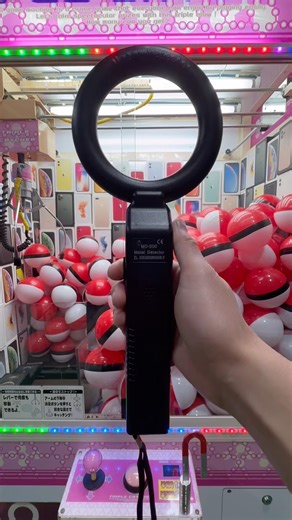 The result of dropping a capsule that reacts to a magnet #shorts #clawmachine #arcade #iphone #home