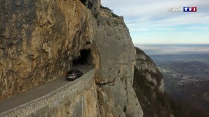 66K views · 564 reactions | Elle ne fait que 4 km et, pourtant, c'est l'une des plus belles routes de France : on vous invite au vertige dans le Vercors, entre ciel et terre ⤵. | TF1 INFO | Facebook