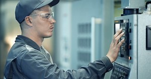 Sistema de panel de control operativo de ingeniero industrial en la planta de fabricación