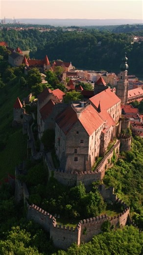 5.2K views · 2.4K reactions | Die Burg zu Burghausen ist mit einer...