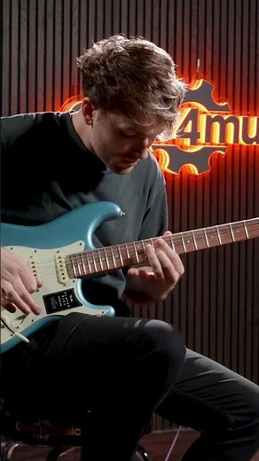 SOUNDCHECK - Fender Player Plus Stratocaster PF, Opal Spark