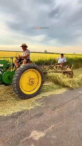 1941 John Deere Model B in action