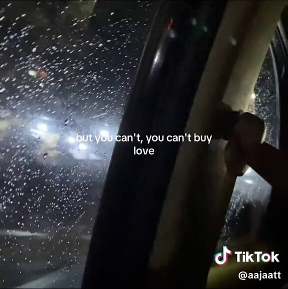 Makna Lagu 'You Can Buy Everything'