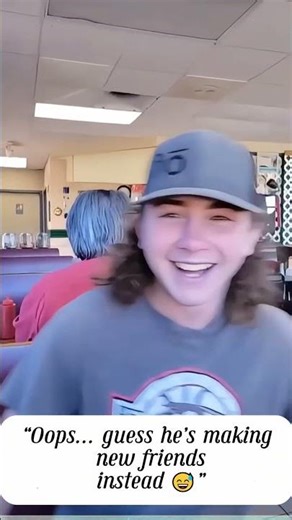 She sat down at the wrong table 🤣#funny #amazing #funnyvideos #fyp #reaction