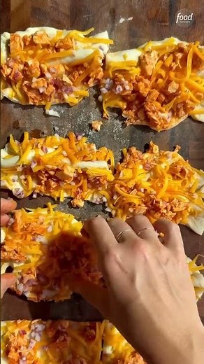 How to Make Buffalo Chicken and Blue Cheese Scrunch Bread