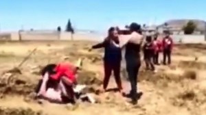 Nueva riña entre estudiantes de secundaria del Edomex; sus familiares también pelean (Video)