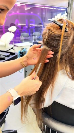 Time to change my hair extensions!! I love this technique and this long hair! ✨🧡