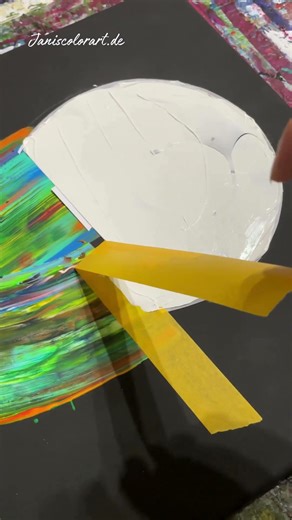 ⚽️ Kunst für Fußballfans: Abstrakte Fußballkreation mit Acrylfarben